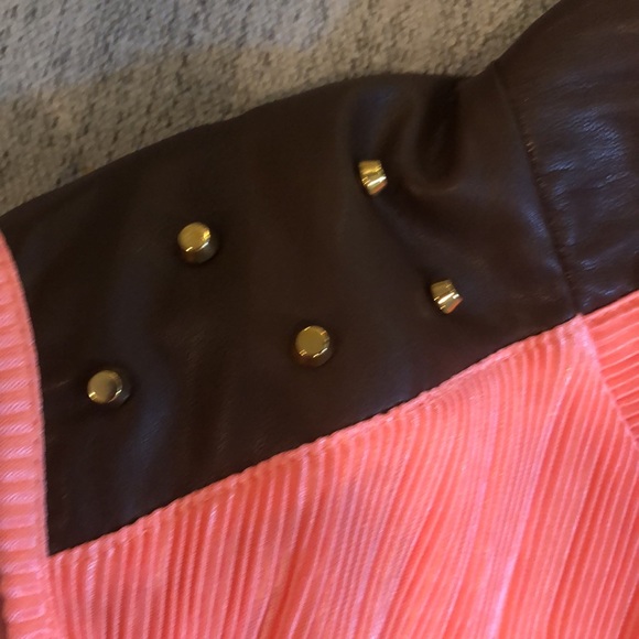Golf top with faux leather shoulders and gold studs - Picture 7 of 9